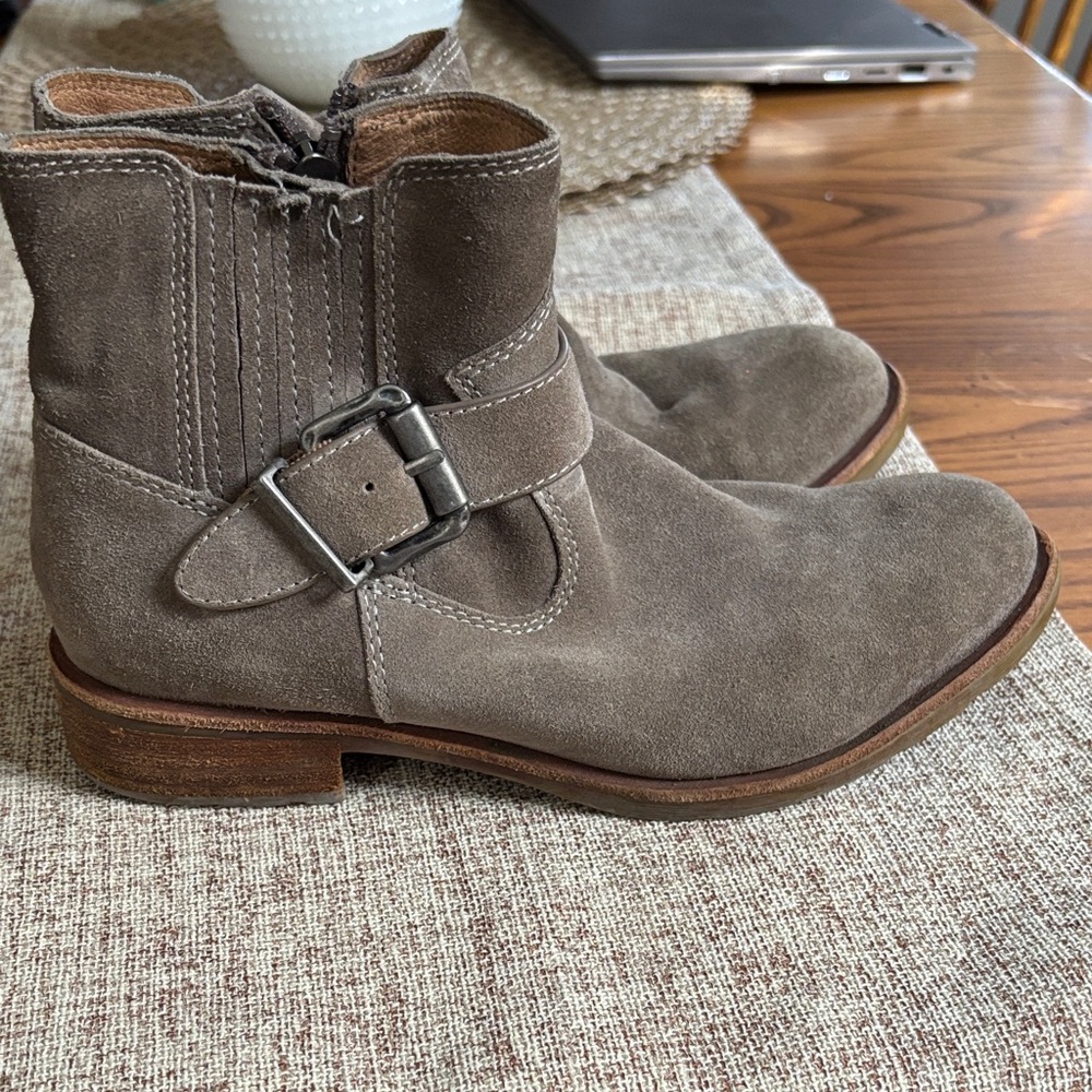 Sofft size 6 ankle boots